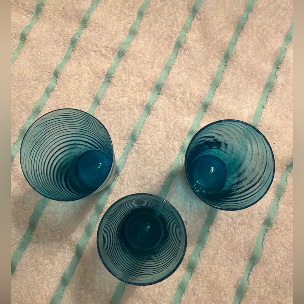 Set Of (3) Light Blue Spiral Glasses Handblown - Picture 3 of 4
